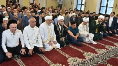 Новости Общество - Минниханов совершил праздничный намаз по случаю Ураза-байрам