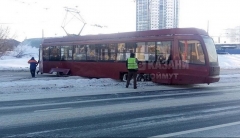 Новости  - Трамвай в Казани слетел с рельс