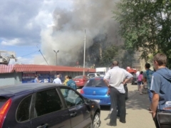 Новости  - Пожар уничтожил торговый павильон на казанском рынке