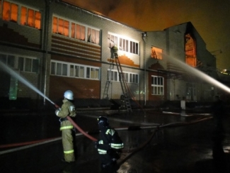 В Казани пожар уничтожил второй этаж торгового комплекса «Караваево»