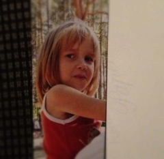 Новости  - Активисты и полицейские продолжают находить вещи пропавшей девочки