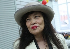 Новости  - Директор Вьетнамского рынка мадам Кой нашла погорельцам новое здание