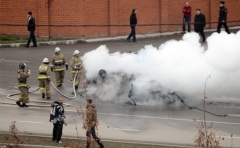 Новости  - Напротив Деревни Универсиады загорелся влетевший в столб «Мерседес»