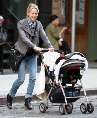 Новости  - В Казани водитель во дворе сбил коляску с 9-месячный ребенком