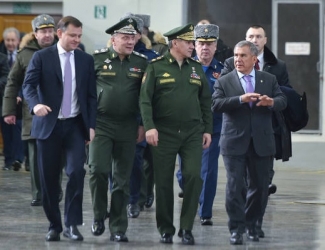 Сергей Шойгу проверил выполнение оборонных заказов на Казанском авиазаводе