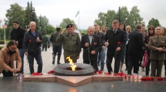 Новости  - В Нижнекамске зажгли 196-метровую «свечу памяти»