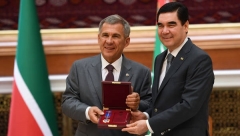 Новости Политика - Минниханов вручил Президенту Туркменистана орден «Дуслык»