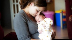 Новости Общество - Со следующего года новорожденным будут давать подарки