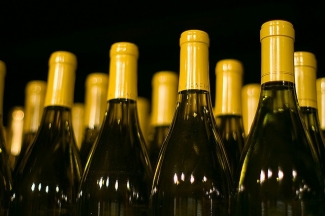 Дмитрий Медведев подписал постановление о правилах уничтожения нелегального алкоголя