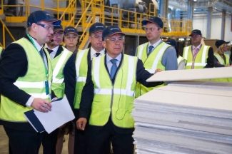 Рустам Минниханов дал старт новому заводу по производству потолочных плит в Татарстане