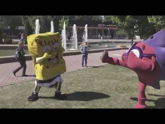 Новости  - В Набережных Челнах подрались аниматоры в костюмах Губки Боба и Смешарика