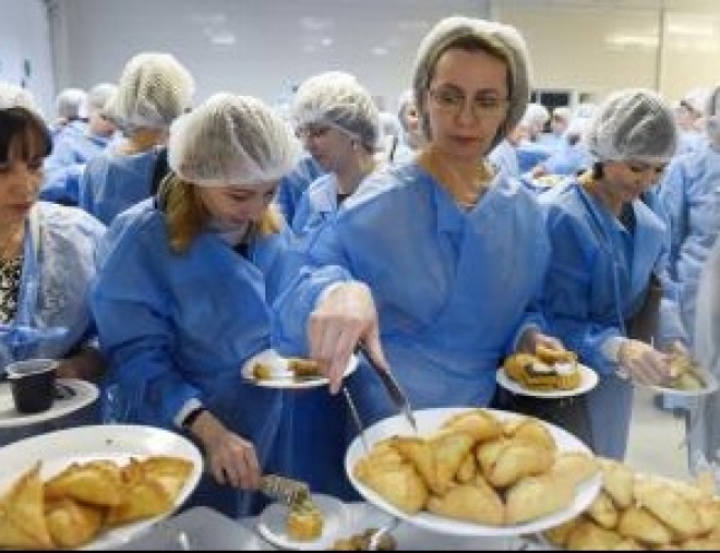 Родители Казани продегустировали блюда, которыми кормят дошкольников