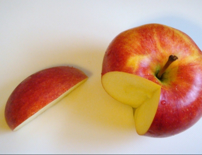 В Татарстане годовалый мальчик впал в кому, подавившись яблоком