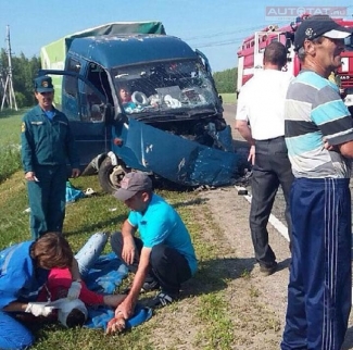 Под Казанью в ДТП из-за открывшегося капота «Лады Калины» погибло два человека